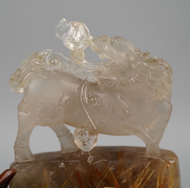 Tác phẩm cụ kỳ lân thạch anh tóc vàng (737699) +