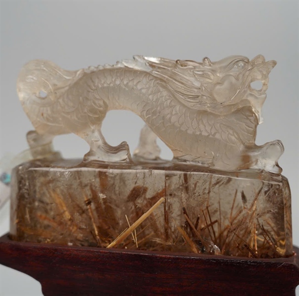 Tác phẩm cụ kỳ lân tóc vàng (834592) +