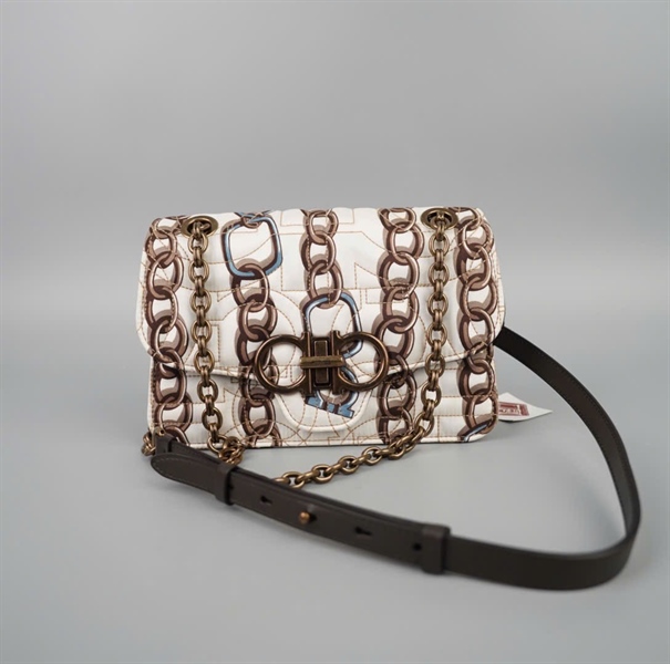 Túi Salvatore màu trắng họa tiết dây xích sz20 KG+