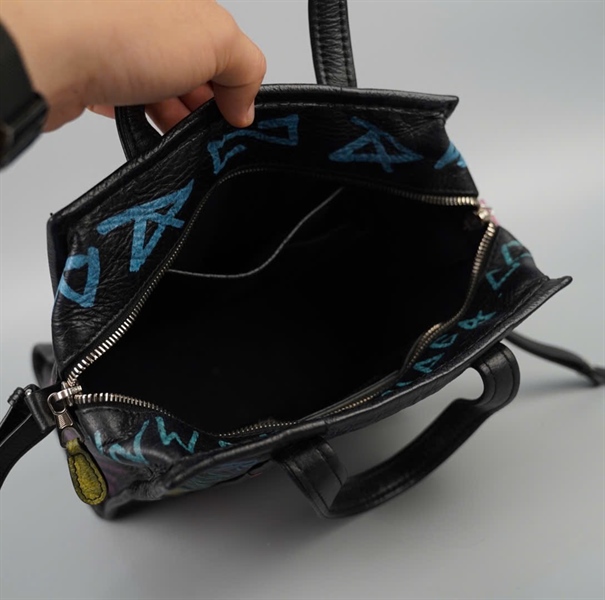 Túi Balenciaga Tote đen in chữ (4524581060Z535269) sz21 KG+