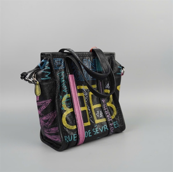 Túi Balenciaga Tote đen in chữ (4524581060Z535269) sz21 KG+