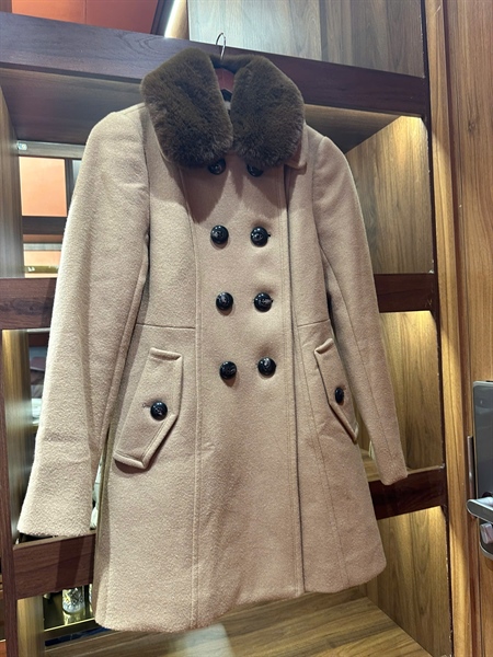 Áo khoác Blue Label màu nâu cổ lông (PN) +