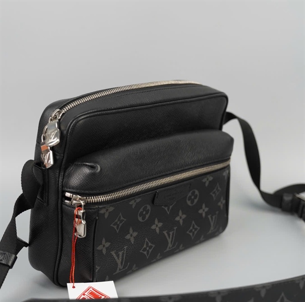 Túi LV đeo chéo hoa đen sz26 (BQ) KG+
