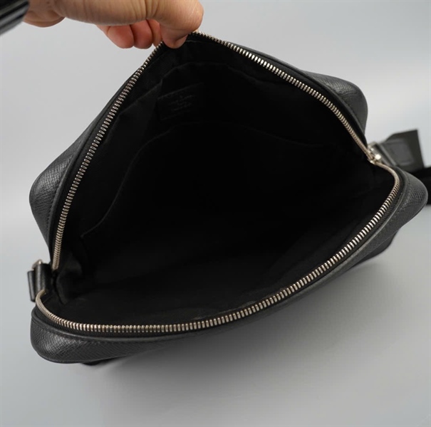 Túi LV đeo chéo màu đen sz28 (BQ) KG+