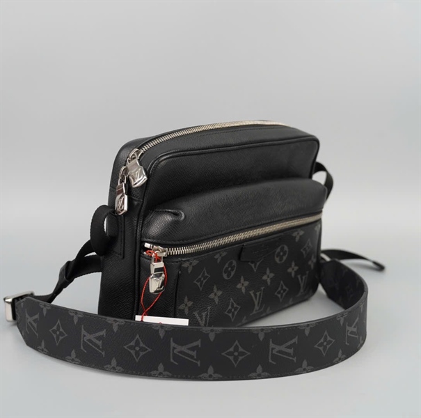 Túi LV đeo chéo hoa đen sz26 (BQ) KG+