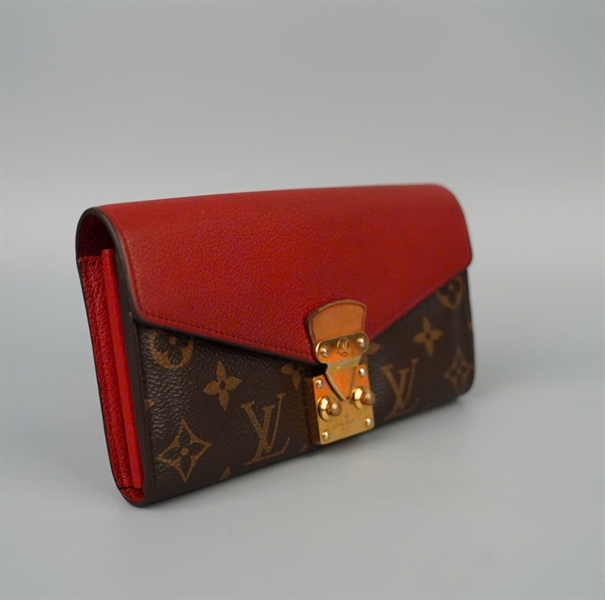 Ví LV hoa nâu nắp đỏ +