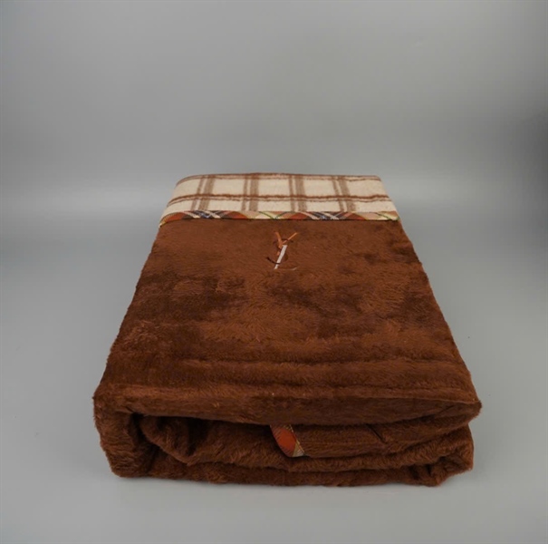 Chăn mền YSL nâu viền caro +