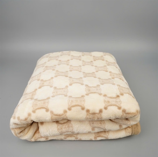 Chăn mền Celine vàng nhạt họa tiết +