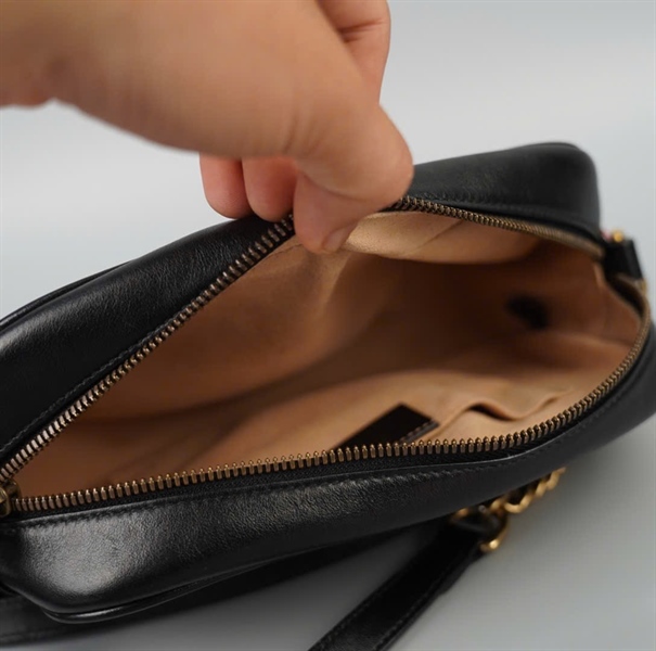 Túi GG đeo chéo màu đen (447632520981) sz23 KG+