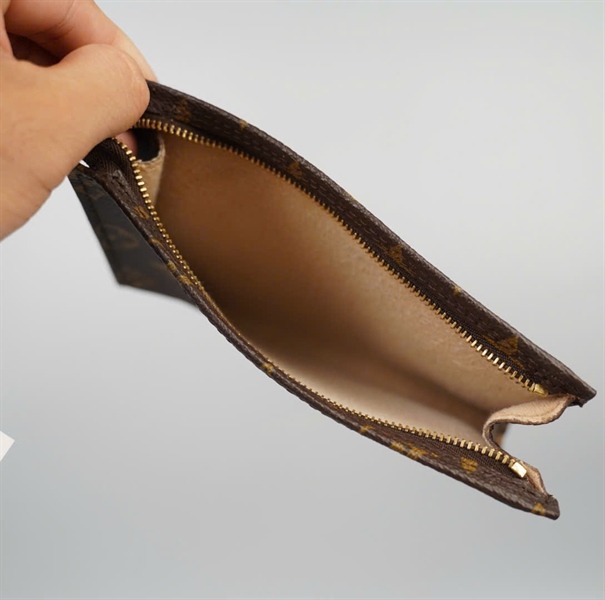 Ví LV hoa nâu có khóa zip (LT) KG+