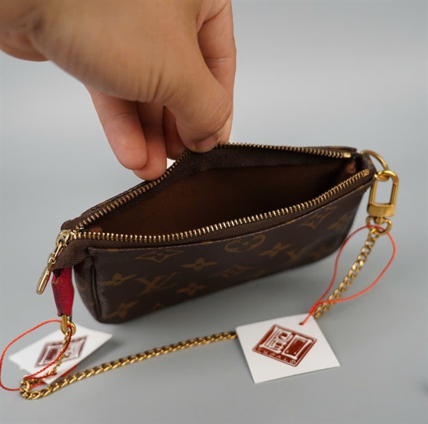 Ví LV hoa nâu in hình hươu cao cổ (LT) KG+