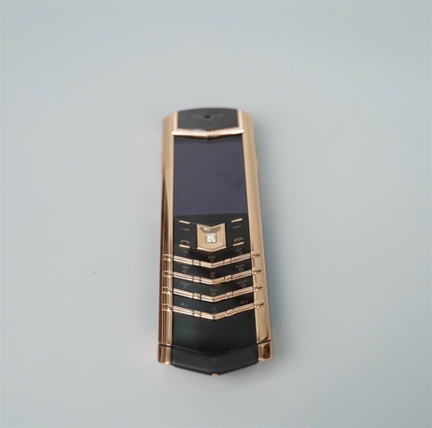 Điện thoại Vertu đen viền vàng đính đá (S-12029) (HC) KG+