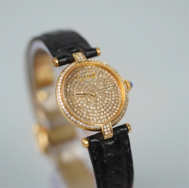 Đồng hồ Cartier dây đen mặt vàng đính đá bộc vàng (580004) (HC) KG+