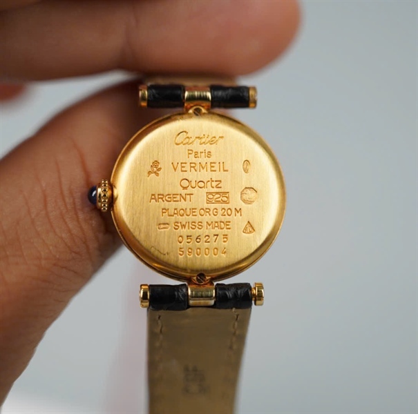 Đồng hồ Cartier dây đen mặt vàng đính đá bộc vàng (580004) (HC) KG+