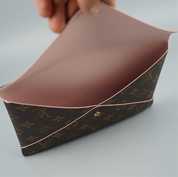 Ví LV bao thư hoa nâu lòng hồng SN4158 (LT)KG+