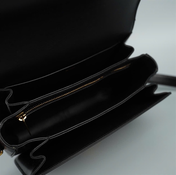 Túi Celine màu đen khóa vàng sz22 (BQ) KG+