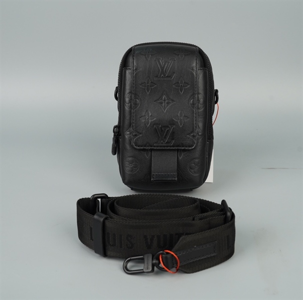 Túi LV đeo chéo hoa đen sz10 (Manly) KG+