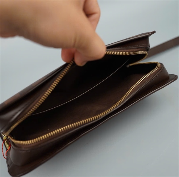 Túi LV cltuch ô vuông nâu đậm (LT)KG+