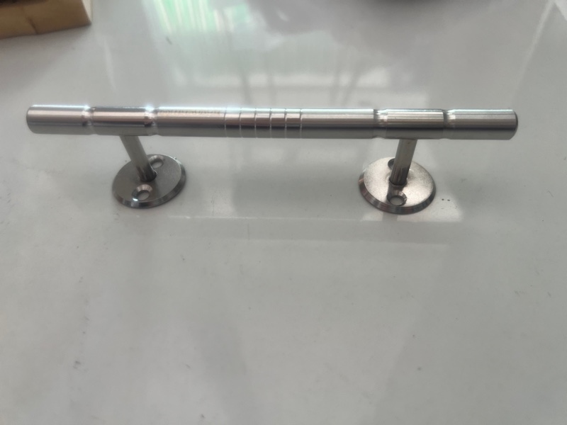 Tay nắm tủ inox NOVOSOM 10x1t5