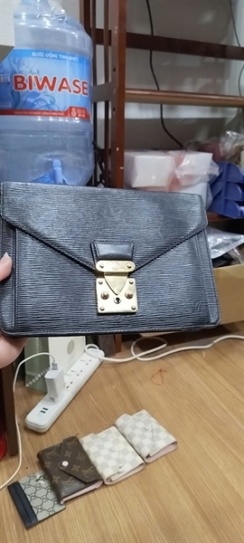 Túi LV clutch đen kèm khóa sz17 (PN) KG+