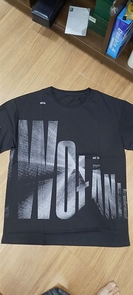 Áo thun đen cổ tròn in chữ XL KG+