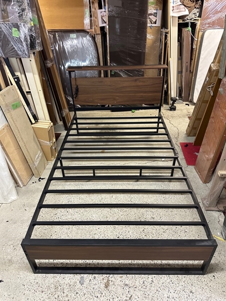 Giường đôi m2 sắt có ổ cắm