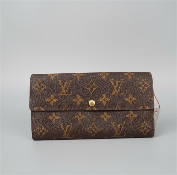 Ví LV hoa nâu nút vàng (LT) KG+