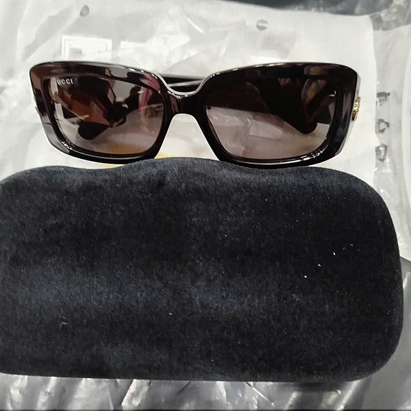 Kính GG đen mắt vuông OJ3O4AYFPH (PN) KG+