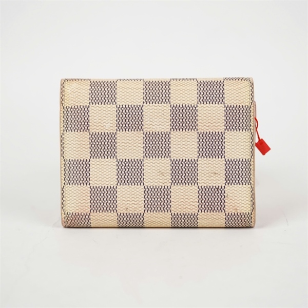 Ví LV gập 3 trắng nút hồng (PN) KG+