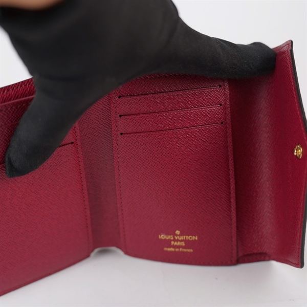Ví LV hoa nâu nút đỏ gập 3 (LT) KG+