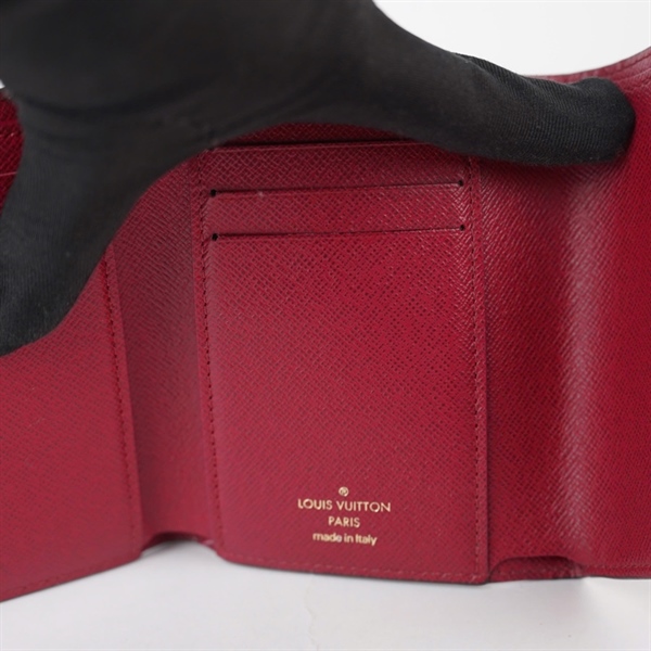 Ví LV hoa nâu gập 3 nút đỏ (LT) KG+