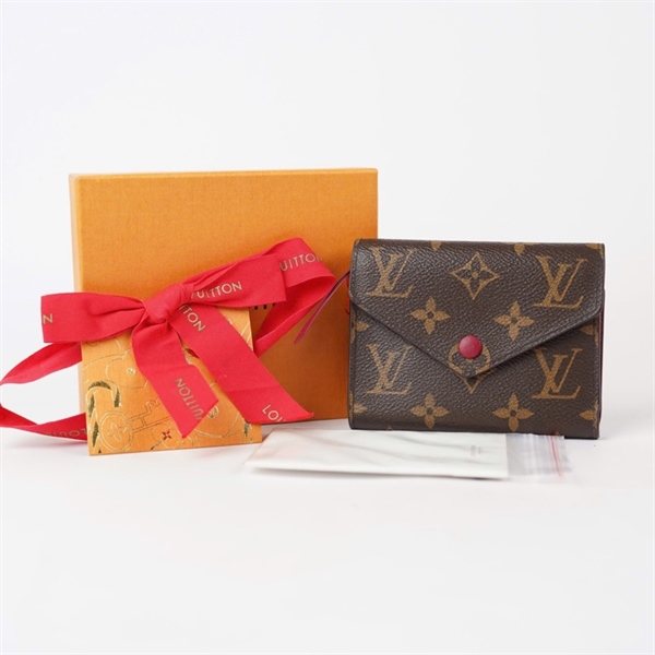 Ví LV hoa nâu gập 3 nút đỏ (LT) KG+