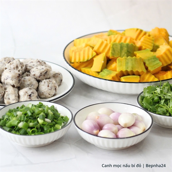 Canh mọc nấu bí đỏ (Set)