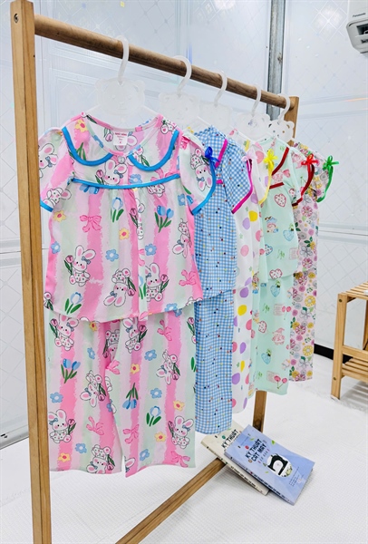 Combo 5 bộ tole lanh-Tay ngắn quần dài cổ sen và viền tay bầu cho bé gái TH