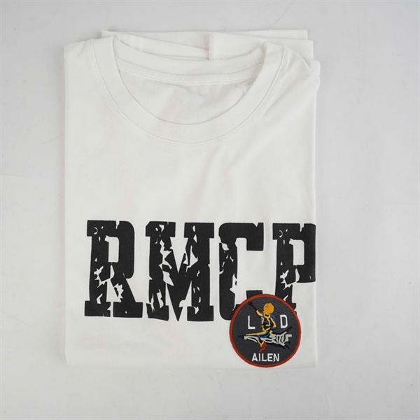 Áo thun trắng in chữ RMCPD M KG+