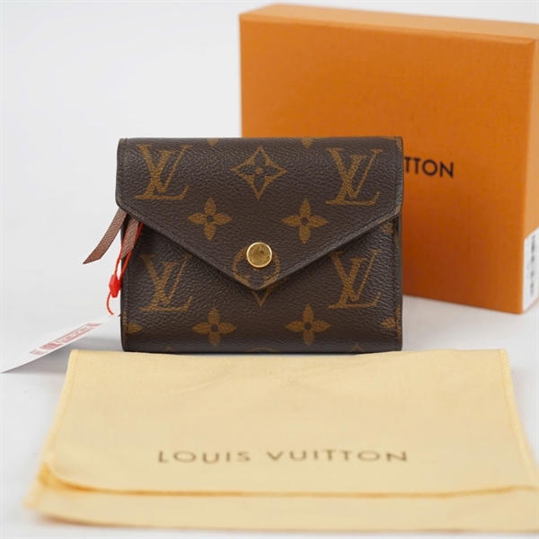 Ví LV hoa nâu gập 3 nút vàng (LT) KG+