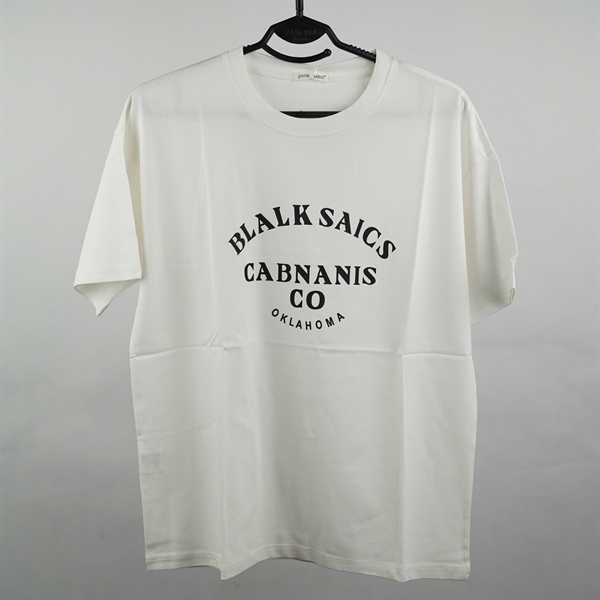 Áo thun trắng in chữ Black Saics KG+