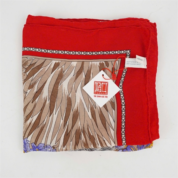 Khăn Dior họa tiết hoa viền đỏ KG+