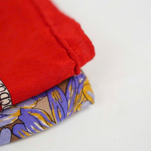 Khăn Dior họa tiết hoa viền đỏ KG+