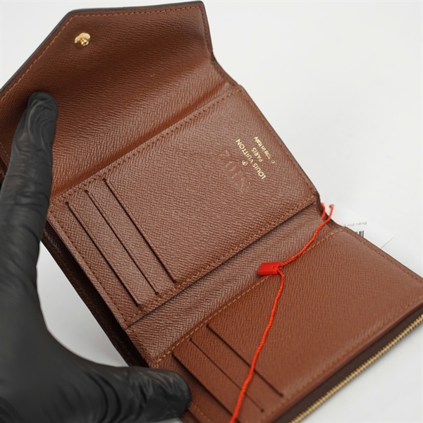 Ví LV hoa nâu gập 3 nút vàng (BQ) KG+