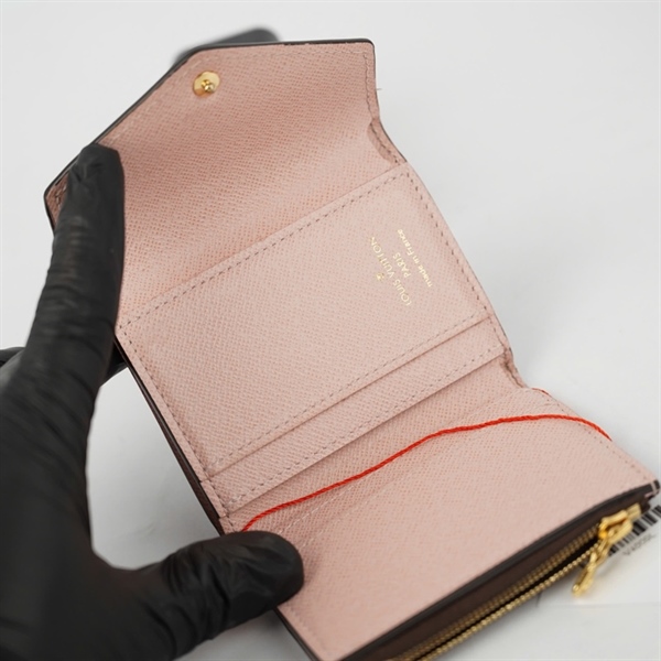 Ví LV hoa nâu gập 3 nắp hồng (BQ) KG+