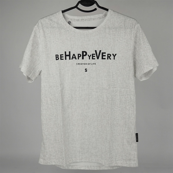 Áo thun trắng in chữ BeHappyEvery 2XL KG+