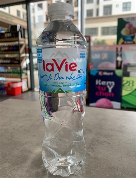 Nước suối Lavie vị dịu nhẹ 500ml