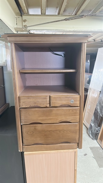 Tủ đựng thấp 4 ngăn kéo có khoá ổ cắm nâu