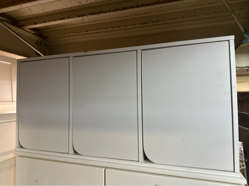 Kệ 3 ngăn có cửa trắng