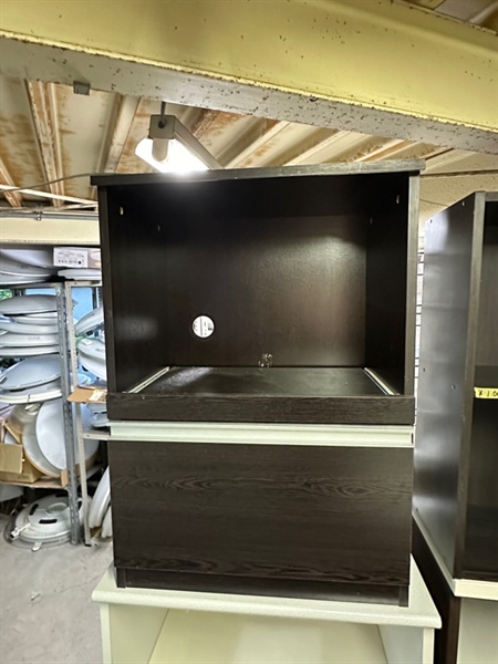 Tủ bếp nhỏ 1 ngăn kéo có ổ cắm