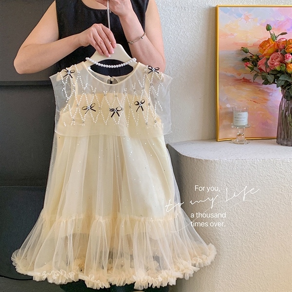 Váy voan đính đá màu kem