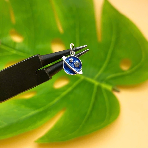 Charm hành tinh vũ trụ CB1745