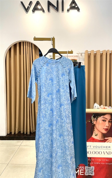 Áo dài suông tơ tằm kết nút bọc 2 bên