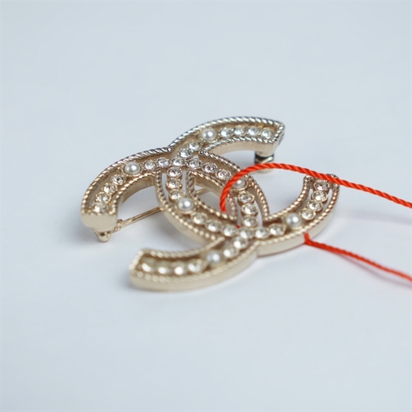 Cài áo Chanel đính đá (BQ) KG+